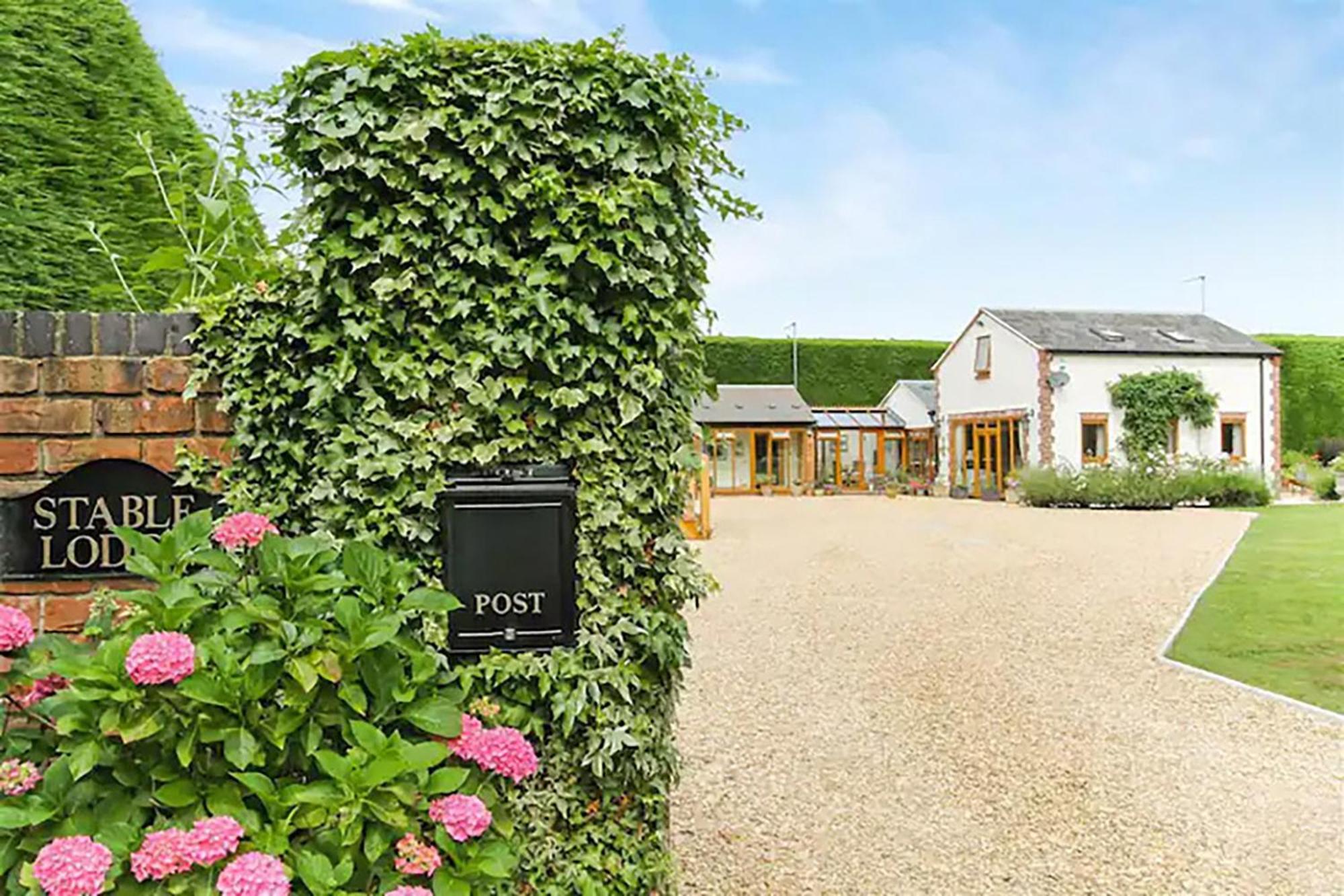 Stable Lodge - Boutique Bed & Breakfast Shurdington Esterno foto